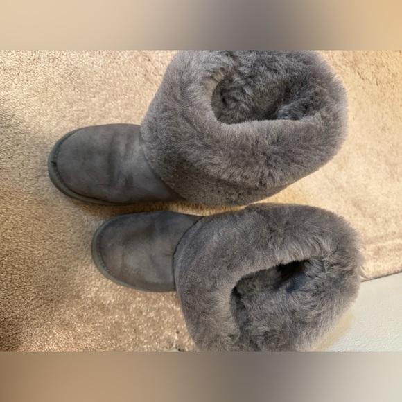 UGG Bailey Button Triplet II Boot - size 8 - FOLDABLE multiple ways to wear! - Picture 12 of 13